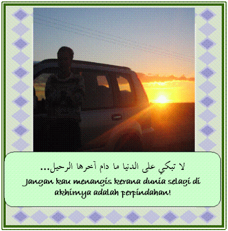 Suami penulis berlatar belakang matahari sedang naik.  Kami dalam perjalanan dari Sydney ke Adelaide pada 11 Julai 2007.  Masya Allah... cantikkan?  Di kiri kanan kami hanya padang rumput terbentang luas bagai lautan.