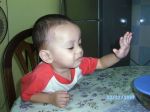 aqil-measles-001 Aqil semasa sihat. Semua benda mahu dipegangnya.