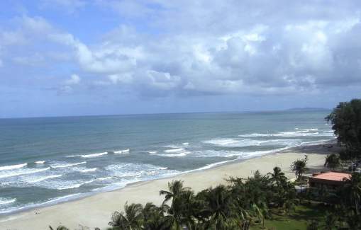 Maha Suci Allah yang menjadikan awan tidak bertiang, tidak pula digantung dengan tali.  Hamba yang mencari Allah akan melihat Allah di sebalik setiap kejadianNya.