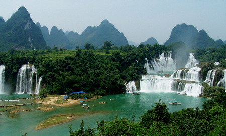 Siapakah yang menjadikan alam nan indah ini?  