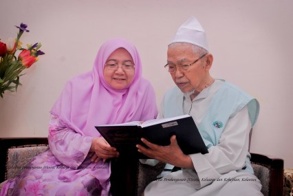 tgna-baca-kitab